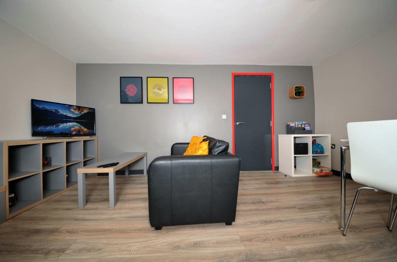 Stone's Throw Centre - Tv In Every Bedroom! Apartment Swansea