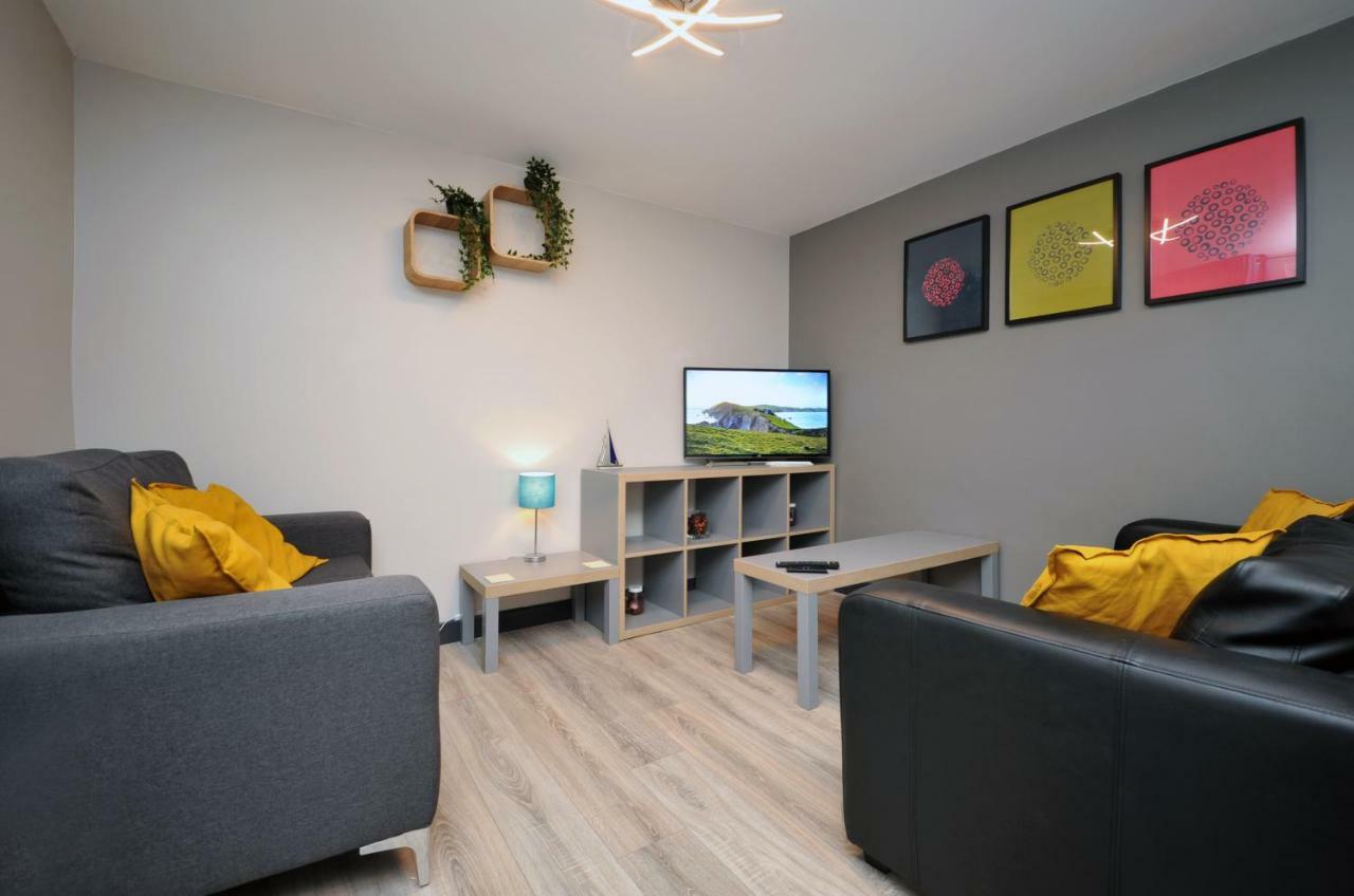 Stone's Throw Centre - Tv In Every Bedroom! Apartment