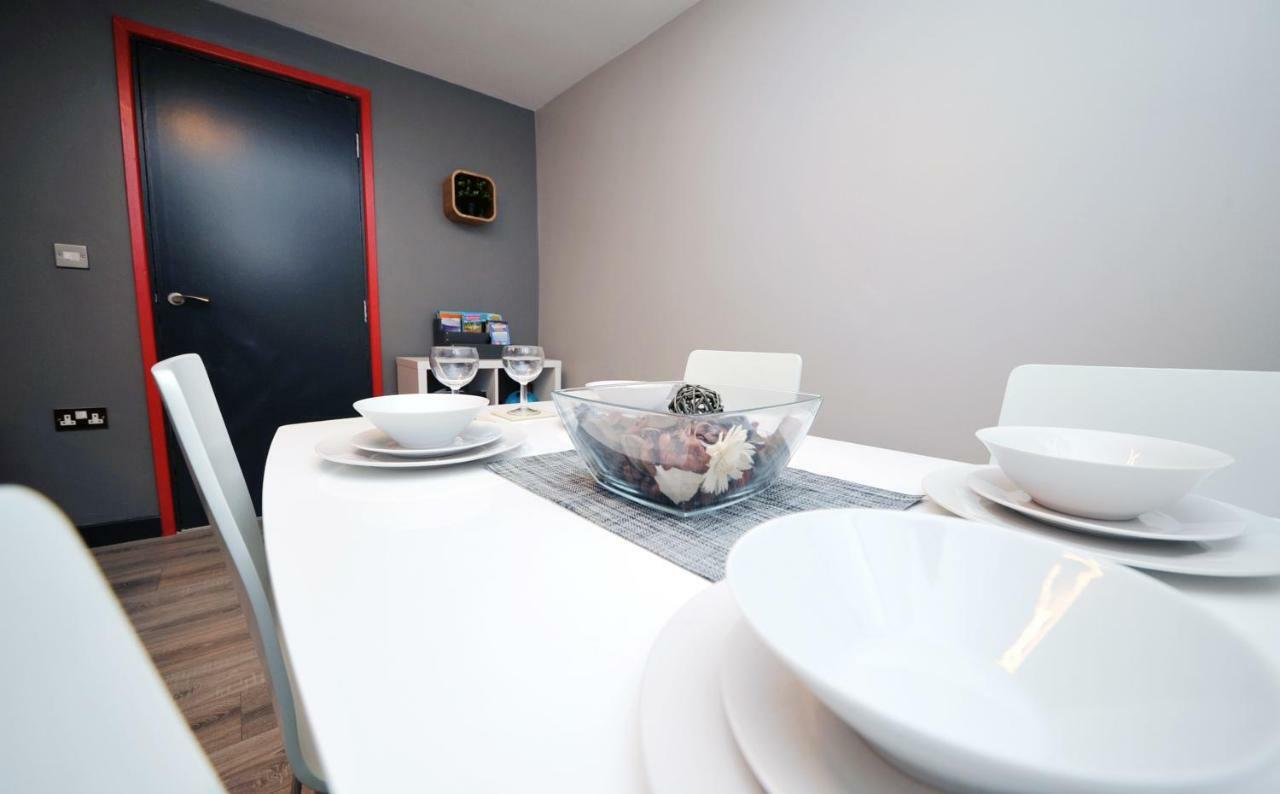 Stone's Throw Centre - Tv In Every Bedroom! Apartment Swansea