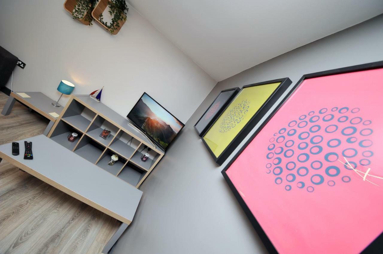 Stone's Throw Centre - Tv In Every Bedroom! Apartment *
